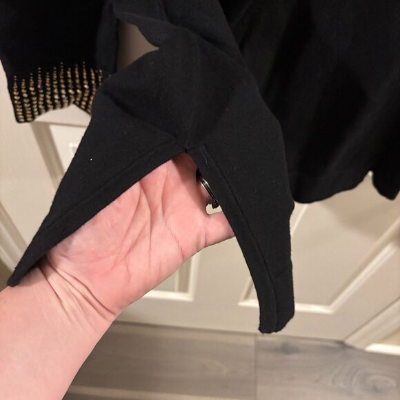 Boston Proper Black Embellished Long Sleeve V-Neck Tunic Top ~ Medium ~ EUC - Picture 4 of 7